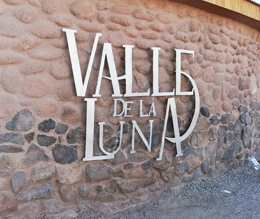 San Pedro de Atacama Tour Guiado Valle de la Luna & Cocktail - Getting there from San Pedro de Atacama: pickup, van time, and the “wait limit”