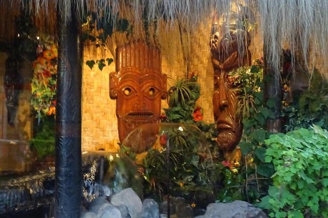 Santiago: Bali Hai Dinner & Show, Transport and Wine refill - Dinner and Wine: How the 4 Courses Work with the Show