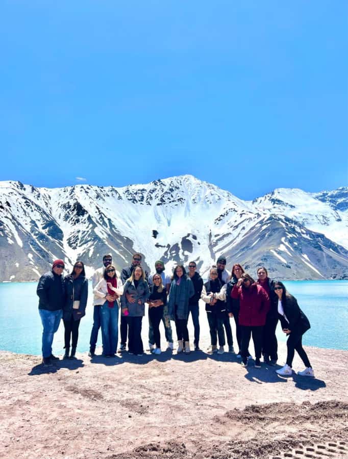 Santiago: Cajon del Maipo & Embalse El Yeso Trip with Picnic - Rolling out toward the Andes: the air-conditioned van reality