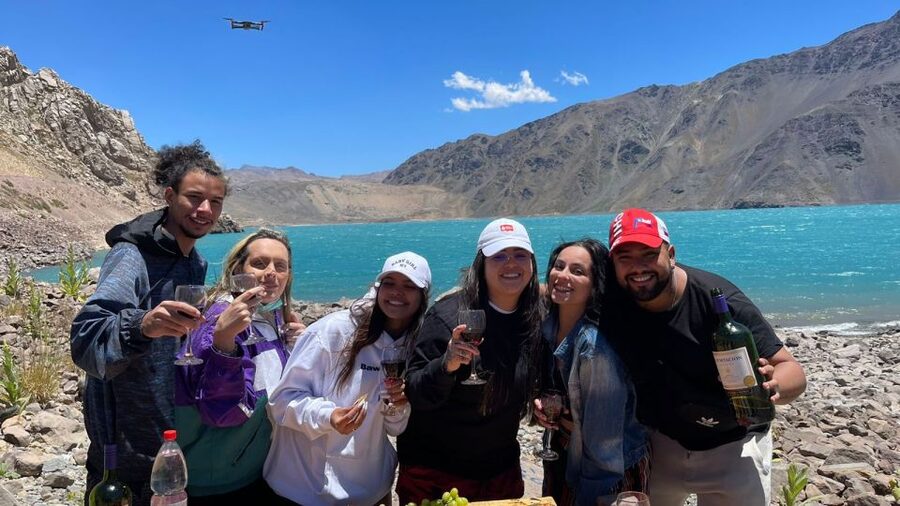 Santiago: Cajon del Maipo, Termas Colinas & Embalse El Yeso - San José de Maipo Picnic Stop (Plus the Chocolate Detour)