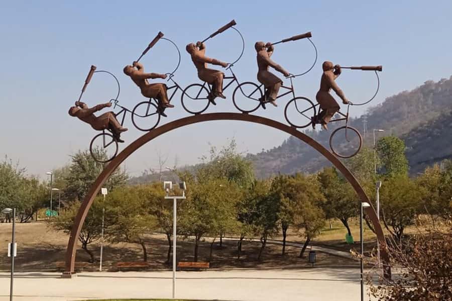 Santiago de Chile: Half-Day City Tour with Local Cuisine - Las Condes, Vitacura, Providencia, and the Sanhattan effect
