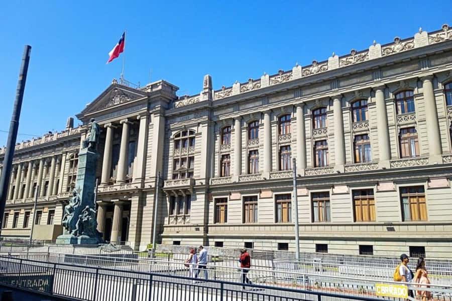Santiago de Chile: Half-Day City Tour with Local Cuisine - Optional traditional restaurant stop, what you should plan for