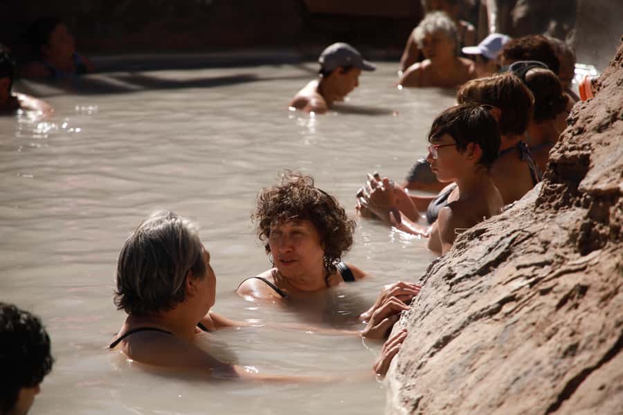 Santiago: Full day Embalse del Yeso, Casa de Chocolate, picnic & Hot Springs - Termas de Colina: the warm-water reset you came for
