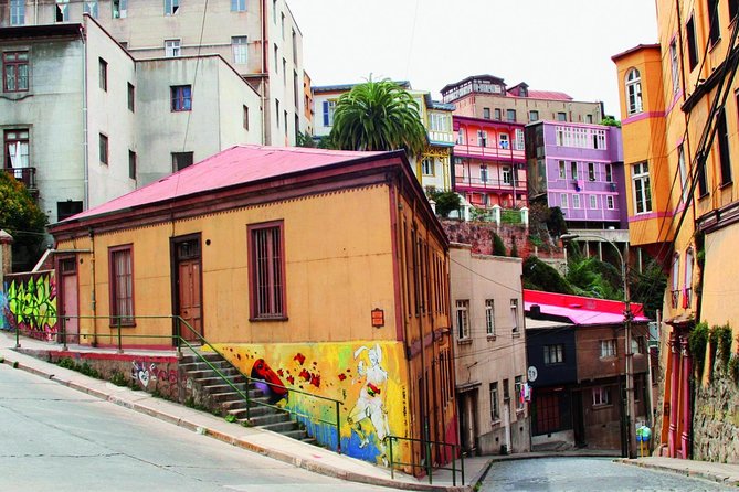 Santiago: Full day tour to Valparaiso and Viña del Mar city - Street art, lookouts, and the hill elevator idea (budget for the extra fee)