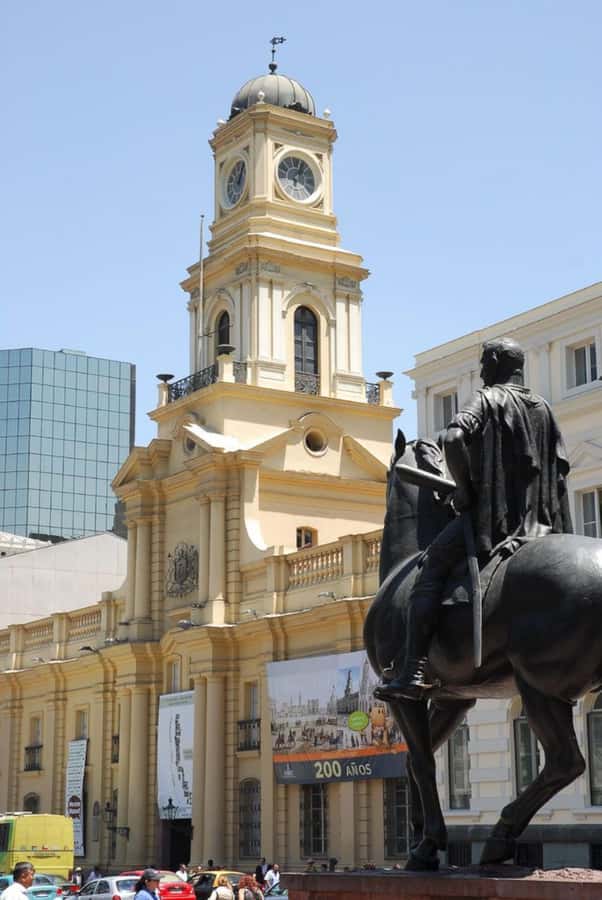 Santiago: Guided City Tour through the historic center of Santiago - Key things that make this tour worth your time