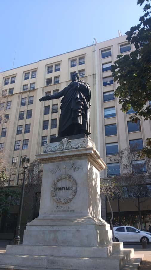 Santiago: Guided City Tour through the historic center of Santiago - Why a short guided walk works so well in Santiago