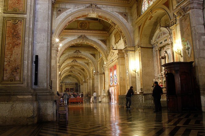Santiago Half-Day Walking Tour with Hotel Pick up & Food Sample - Central Market and Plaza de Armas: Where the City Breathes
