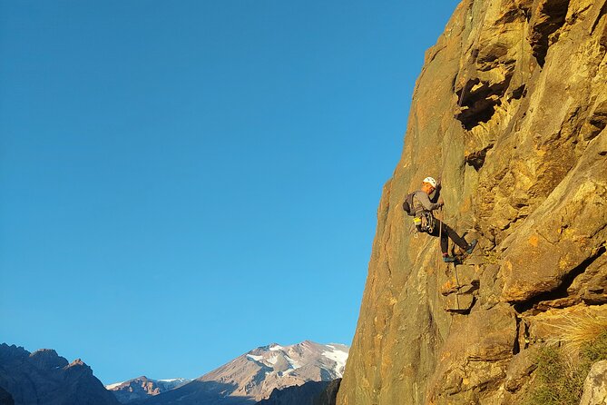 Santiago Metropolitan Region Rock Climbing Experience - Morning climbs: how the guide structures your level