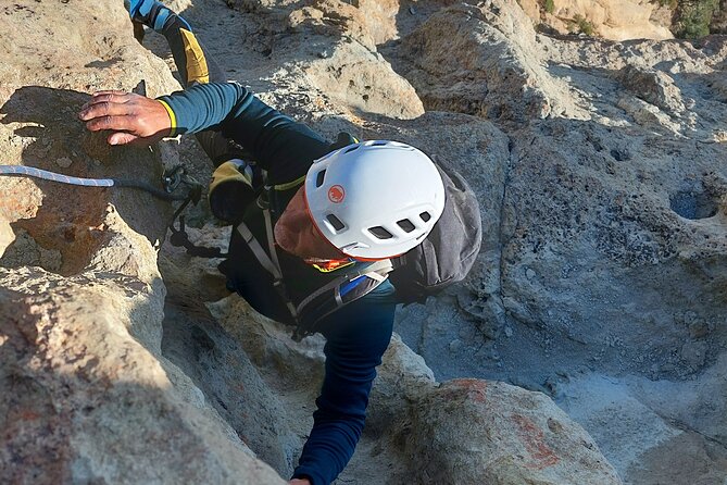 Santiago Metropolitan Region Rock Climbing Experience - Lunch in the mountains: packed food, real views, and a mental reset