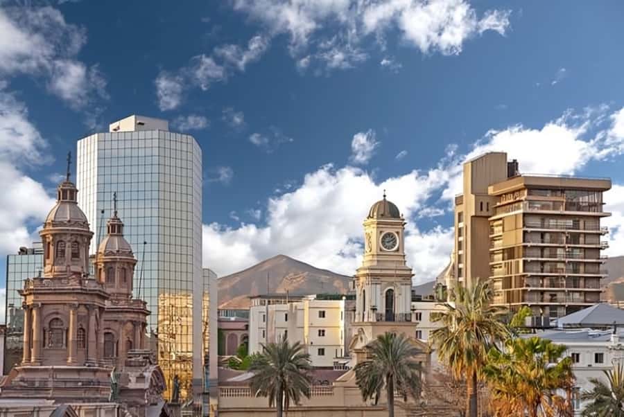 Santiago : Must-See Sites Walking Tour With A Guide - Lastarria to Bellavista: where your Santiago day turns into your Santiago night