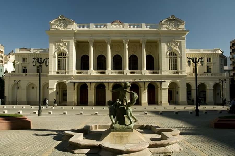 Santiago : Must-See Sites Walking Tour With A Guide - Palacio de la Moneda and Bandera Avenue, politics with real street energy