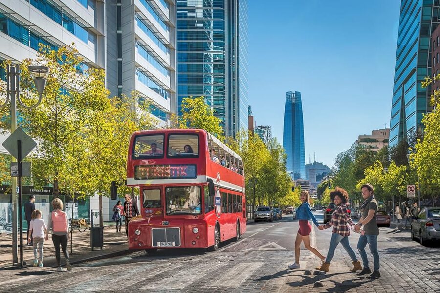 Santiago Pass: The best way to explore the city - Parquemet panoramic buses: flexible scenic transport through the park