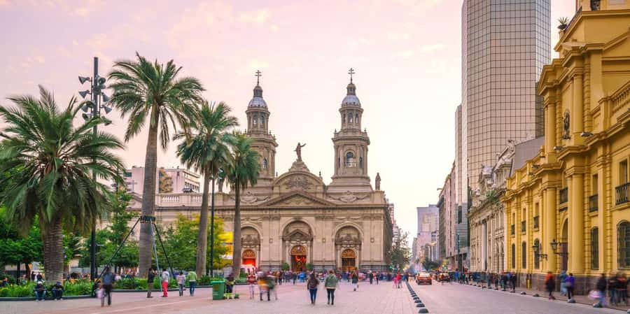 Santiago: Private tour, historic center, high altitude viewpoint, cable car - The guide experience: what to expect from a calm, question-friendly pace