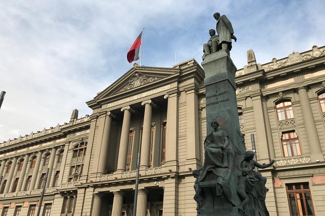 Santiago Walking Tour: Heart of Santiago, Queer History & Culture - Palacio de Tribunales de Justicia: Architecture, Quick Stops, and Hidden Messages