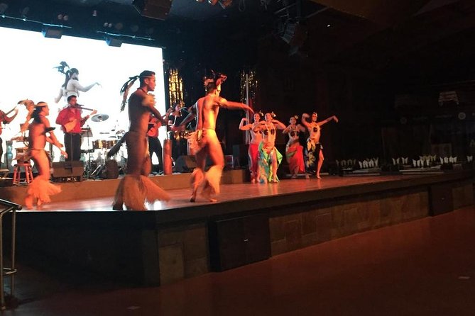 Small-Group Night City Tour: San Cristobal Hill and Dinner Show - Downtown Santiago after dark: La Moneda, Plaza de Armas, and the civic story you can walk