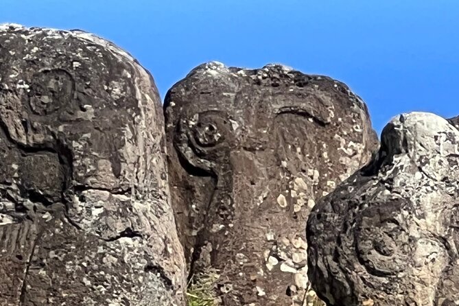 T2-THE MUST-HAVES OF RAPA NUI (non-cruise visitors) - Stop 3: Orongo, the Bird-Man ritual village on the cliffside