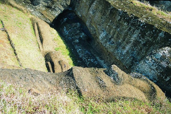 T2-THE MUST-HAVES OF RAPA NUI (non-cruise visitors) - Stop 4: Anakena Beach, where Moai and arrival stories meet