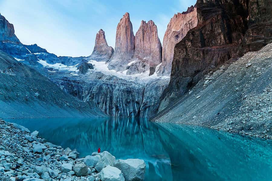 Torres del Paine Day Trip from El Calafate - Lunch at the Phoe campsite area: Cuernos del Paine views with an outdoor reality