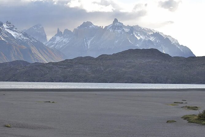 Torres del Paine Full Day Private Couples, families and/or friends. - Stop 1: Lago del Toro and the Gray viewpoint, Paine Massif if the skies cooperate