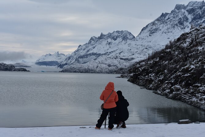 Torres del Paine Full Day Private Couples, families and/or friends. - Stop 3: Lago Pehoé with box lunch and quick trails
