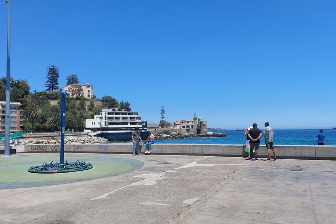 Tour Valparaiso Viña del Mar Reñaca Beach from Santiago. - First Stop in Casablanca Valley at Rio Tinto Supermercado del Vino