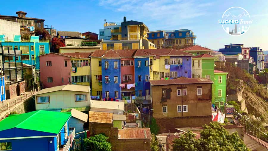 Tour Valparaiso + Viña del mar - Valparaíso’s Plaza de los Poetas: start with the city’s creative pulse