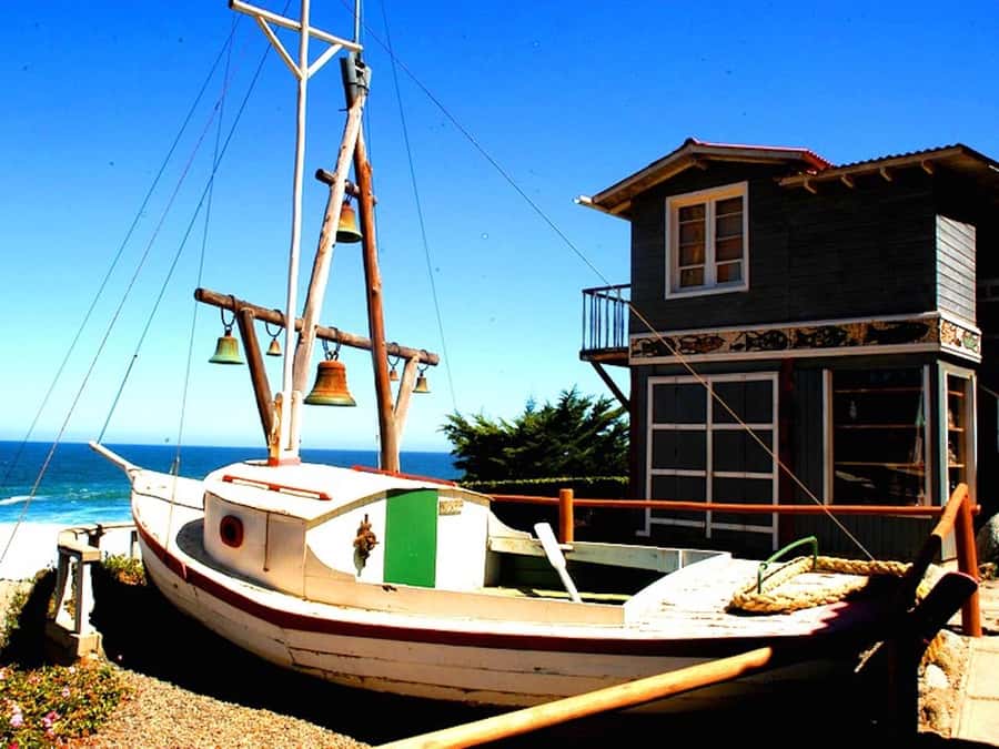 Undurraga + Isla Negra + San Afonso del Mar ----- Full day - Pablo Neruda museum and house visit, tomb details plus time limits