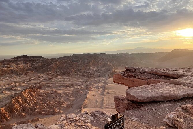 Valley of the Moon in San Pedro de Atacama Guided Tour + Cocktail - Guide quality, photo help, and keeping the pace sane