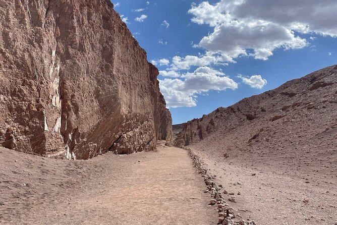 Valley of the Moon in San Pedro de Atacama Guided Tour + Cocktail - Stop 1: Duna Mayor and that first true wow moment