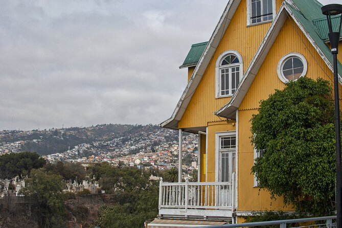 Valparaíso: Heritage, Art & Queer Culture Tour - Empresa Portuaria Valparaíso: the harbor that shaped the city