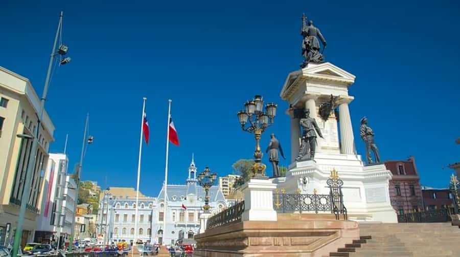 Valparaiso : Must-See Sites Walking Tour With A Guide - A 3-hour Valparaíso Primer on Foot