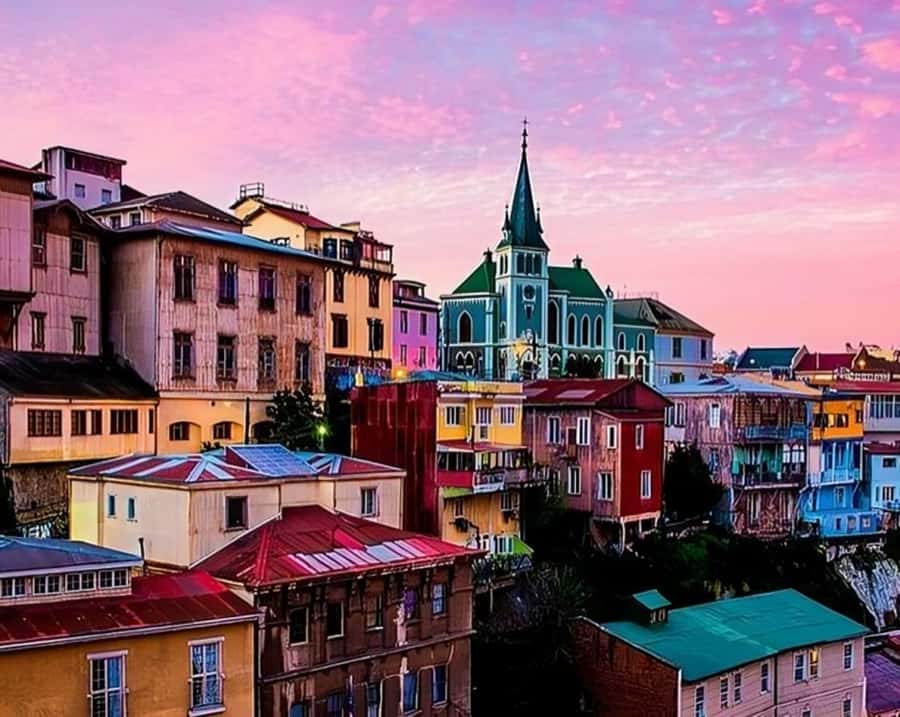 Valparaiso : Must-See Sites Walking Tour With A Guide - Puerto de Valparaíso and Plaza Sotomayor: Start Where the City Works