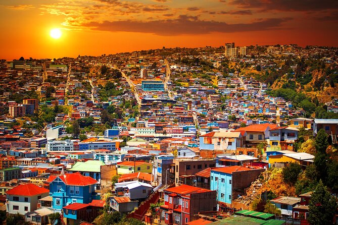 Valparaiso : Private Custom Tour with A Guide (Private Tour) - Stop 2: Plaza Sotomayor for an easy read of the city