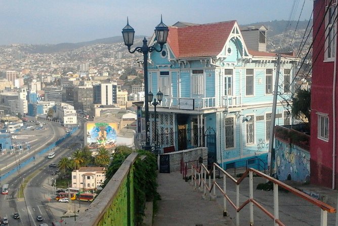 Valparaiso Private Tour with Wine Tasting from Santiago - Caleta Portales and Viña del Mar: fishermen, seafood cravings, and ocean walks