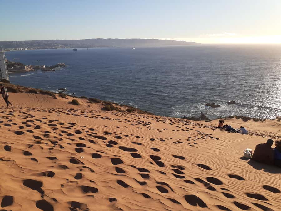 Valparaíso: Sandboarding and Sunset in Concon Sand Dunes - Views and photos: how the golden hour timing pays off