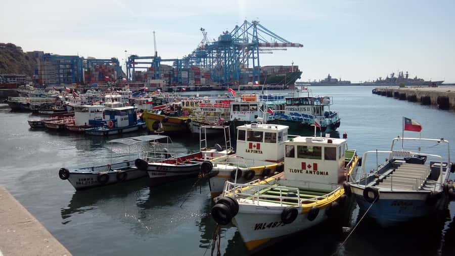Valparaiso: Street Art, Funiculars and Port City Tour - El Peral Funicular: the Shortcut to Panoramic Hill Views