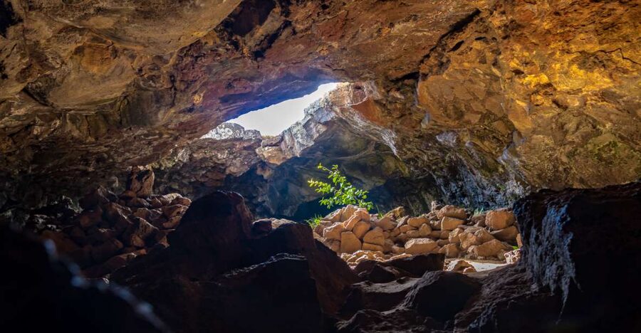 Volcanic Refuges: Excursion to Underground Civilization - Ana Te Pahu: photo stop, guided cave visit, and the “living space” feeling