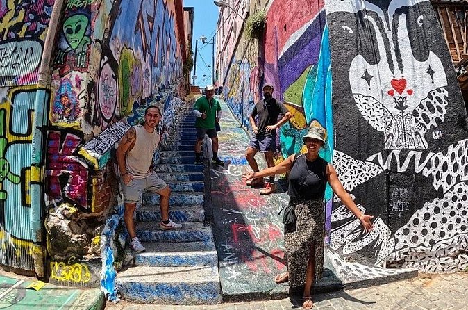 Walking Tour at Valparaiso and Viña with Lunch Starts in Santiago - Barrio Puerto at Plaza Echaurren and Iglesia La Matriz